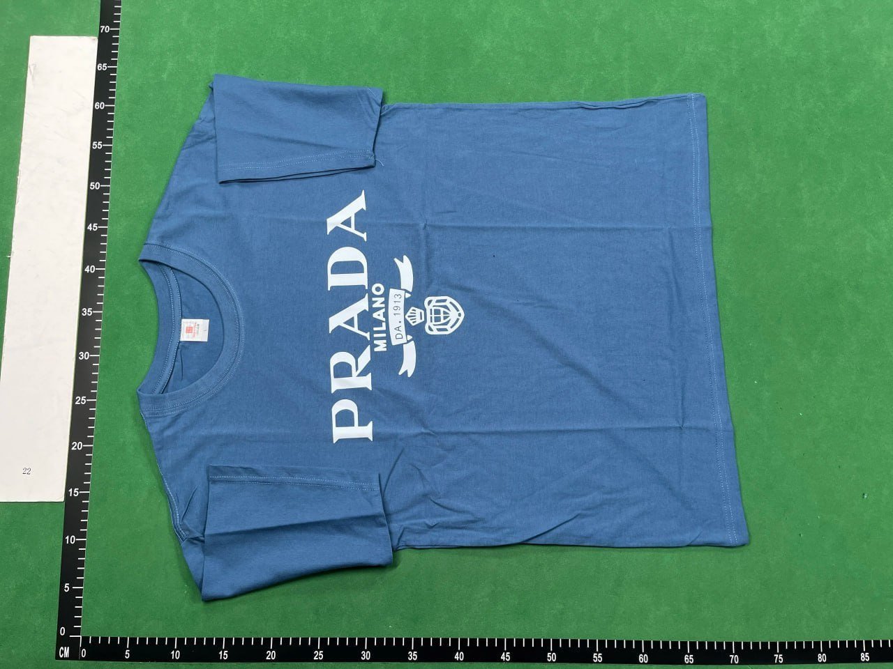 Prada tee    (40 CP)
