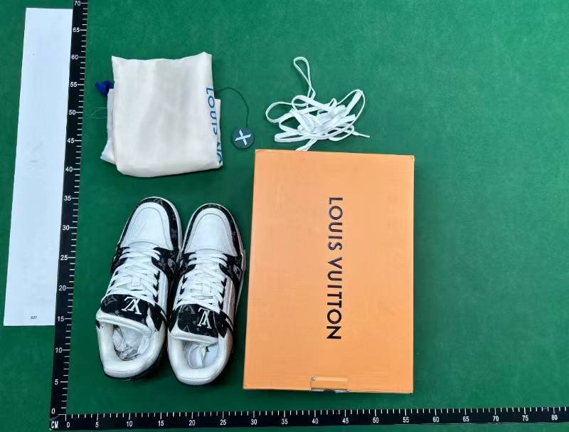 LV trainer Louis Vuitton Be