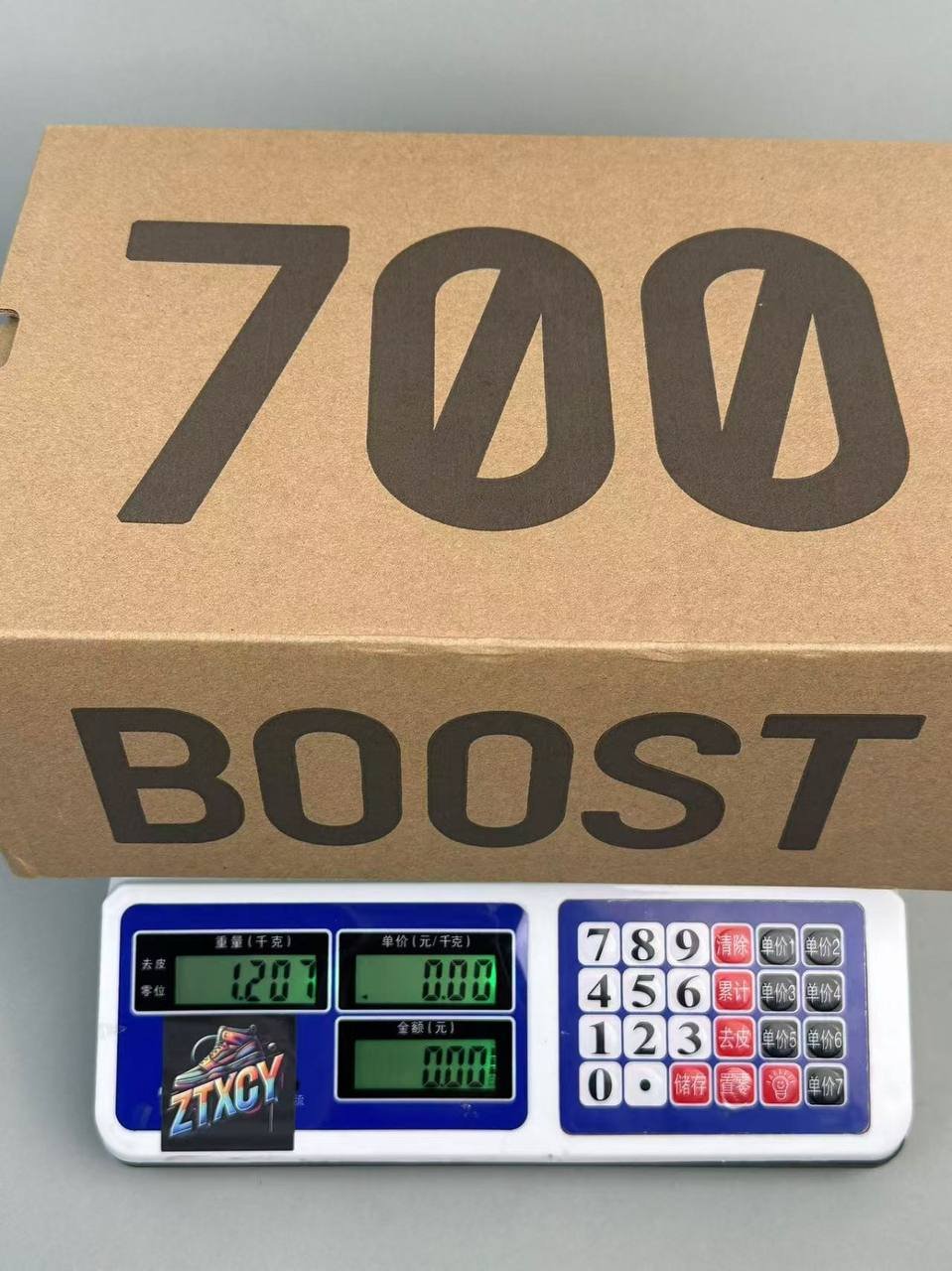 Yeezy 700 Boost（7 Styles）