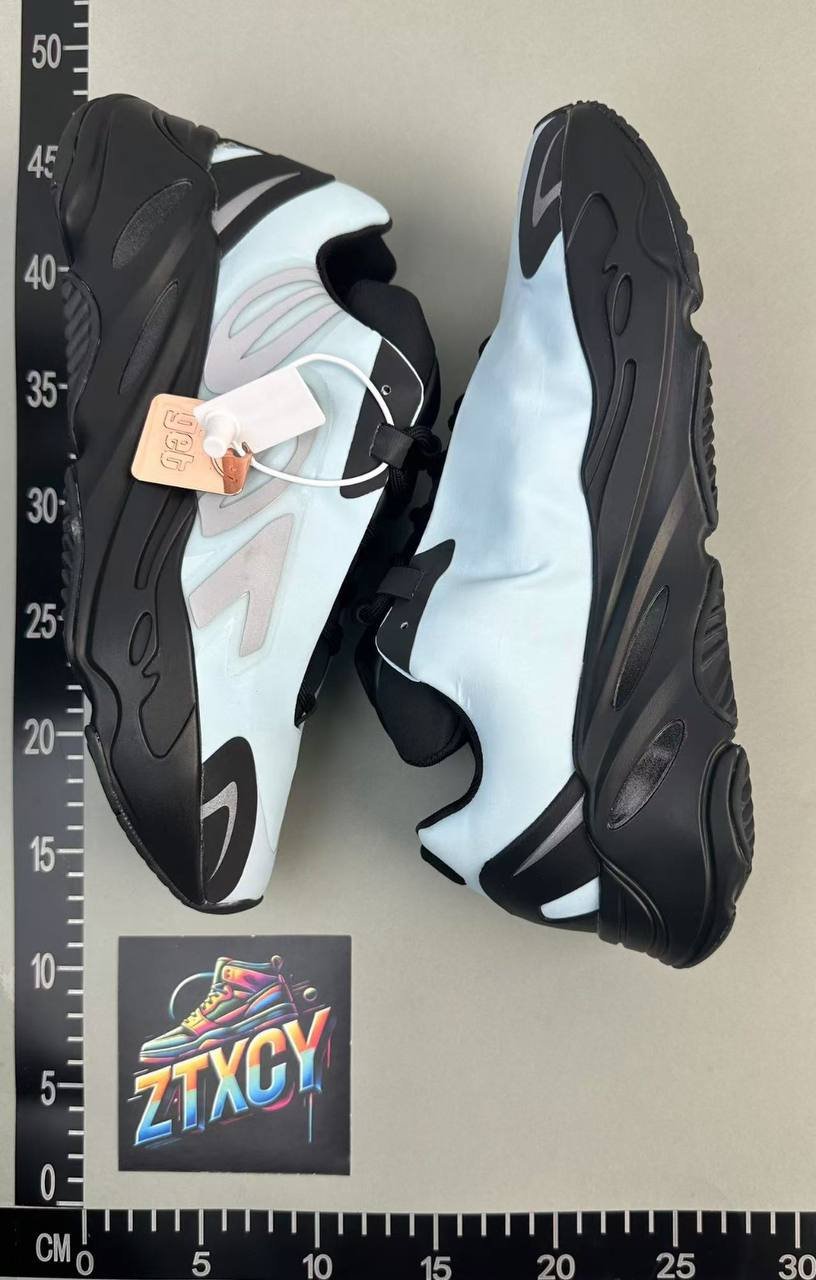 Yeezy 700 Boost（7 Styles）
