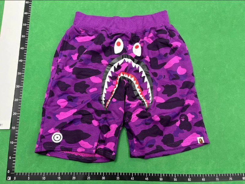 Bape shorts   (27 CP)
