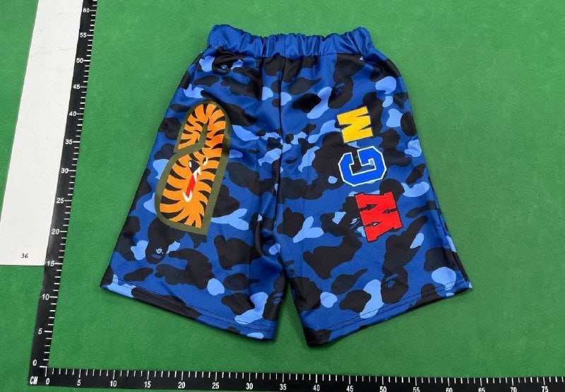 Bape shorts   (27 CP)