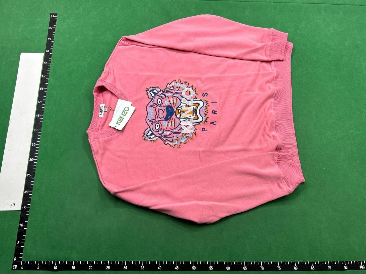 Kenzo sweatshirt  (40 CP)