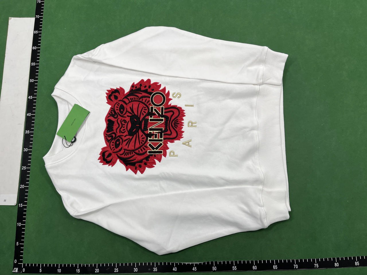 Kenzo sweatshirt  (40 CP)