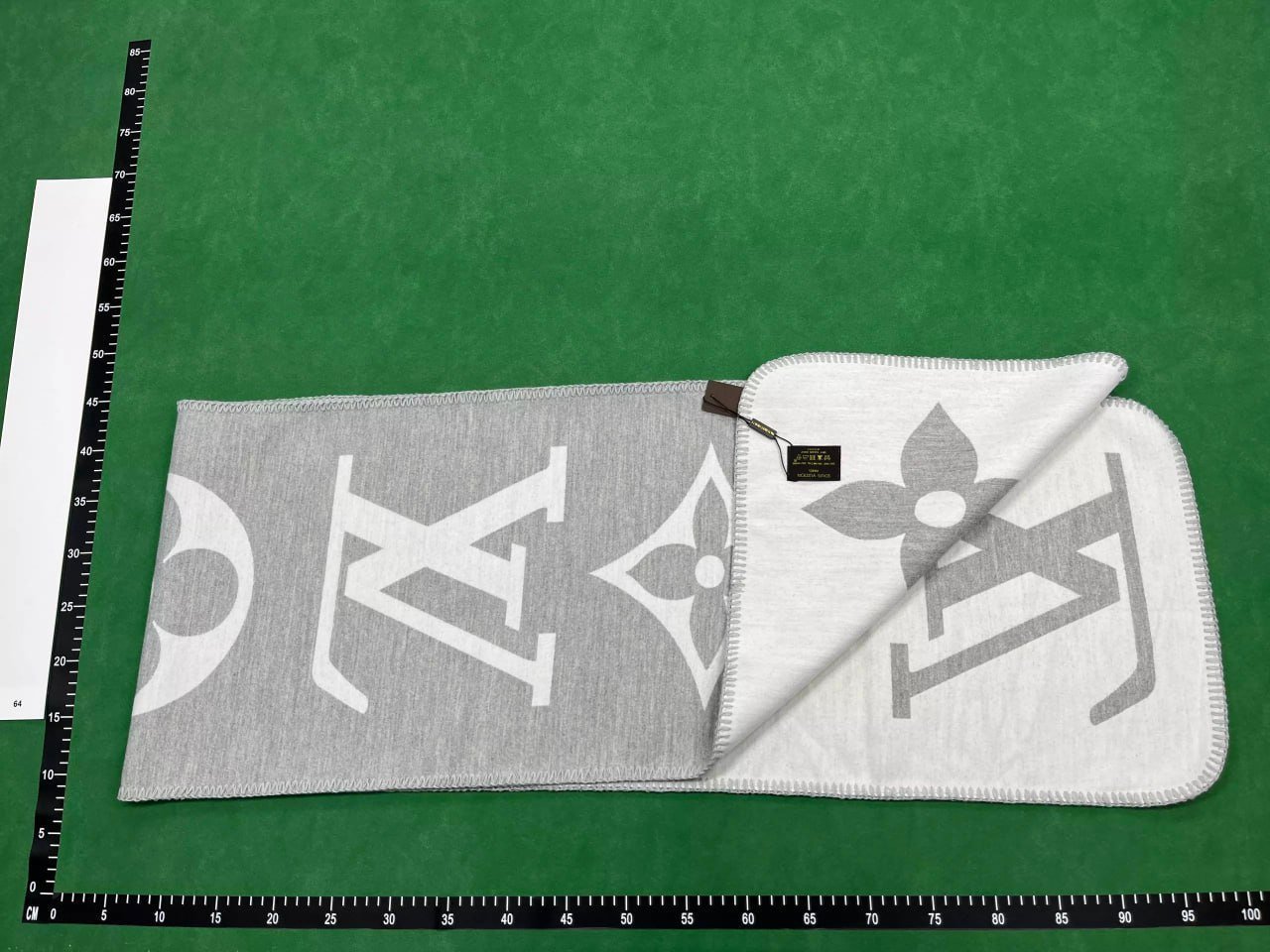 Burberry/LV Scarf      （20+ style）