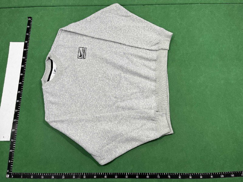  Stussy sweatshirt    (40 CP)