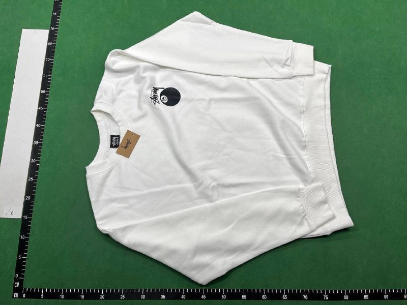  Stussy sweatshirt    (40 CP)