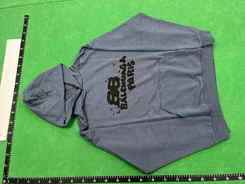  Balenciaga hoodie   (40 CP)